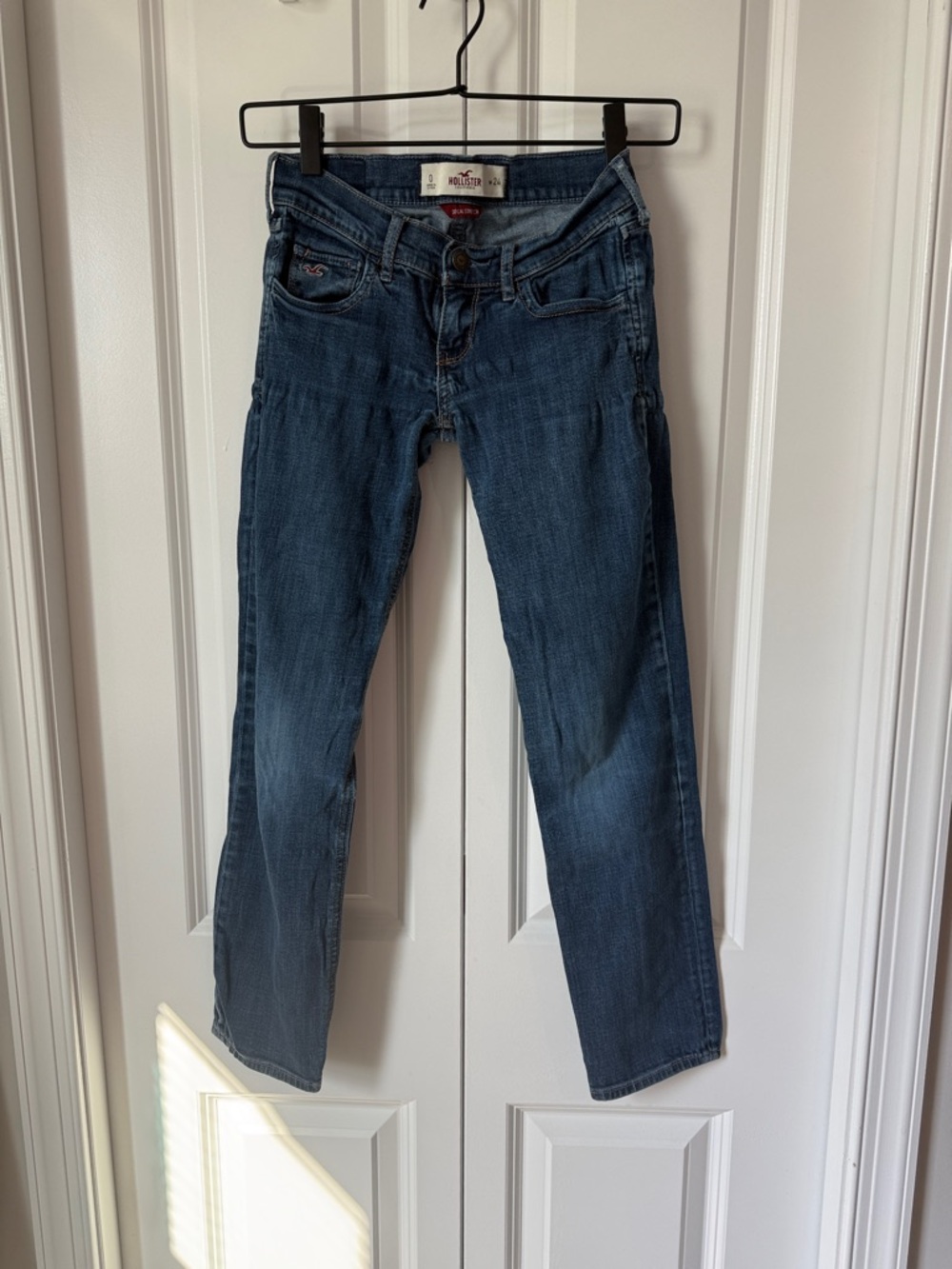 Hollister Women's Straight Leg Jeans in Medium Indigo Wash